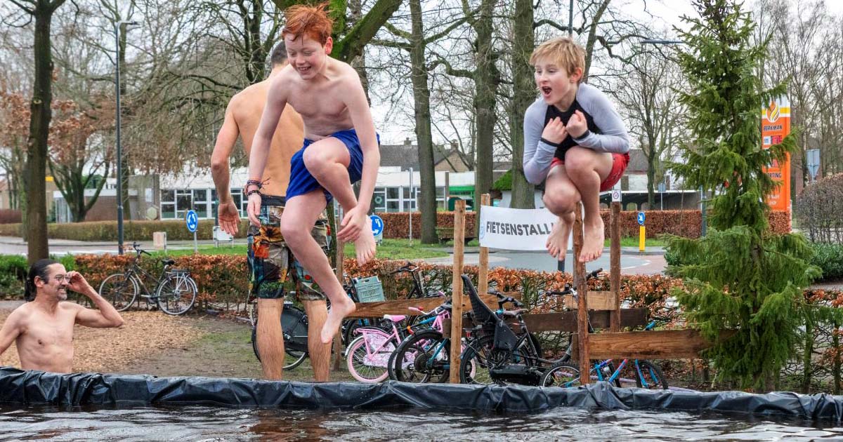 Nieuwjaarsduik bij Ulvenhout on Ice!